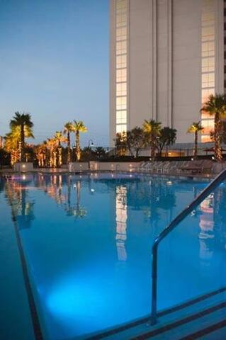 MGM Signature 2 BR Sleeps 8 – No Cleaning Fee gallery image 3