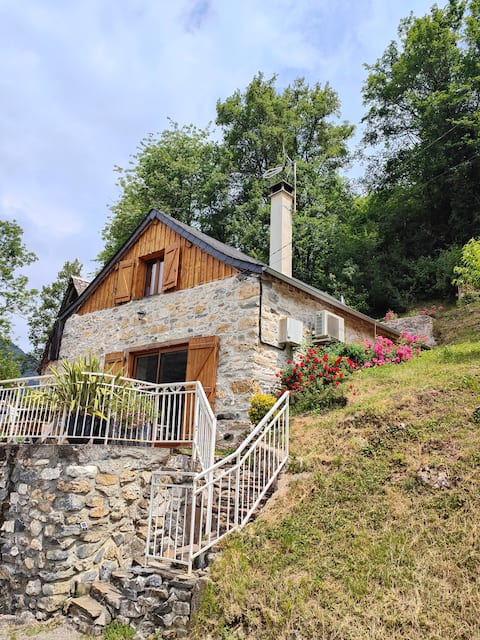 La Grange d'Azas with lovely view of Mont Valier