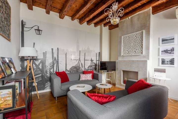 Canal view & patio charme apartment at MaisonMarea gallery image 3