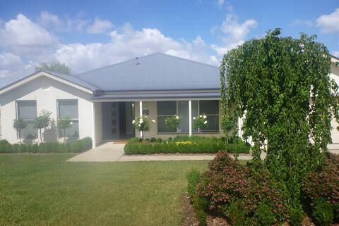 Modern and Comfortable Home Away from Home