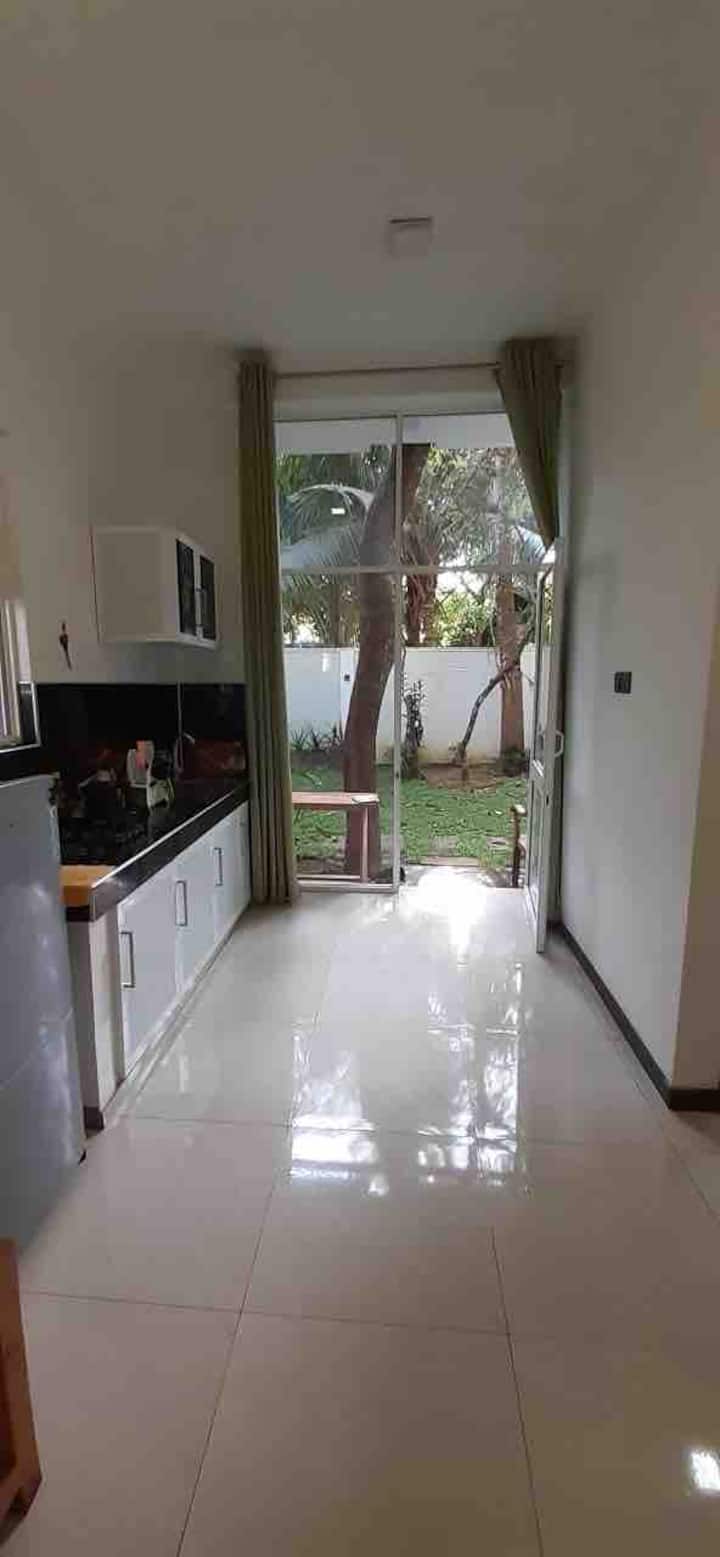 1. Cosy Apartment With Bathroom & Pantry - Mirissa