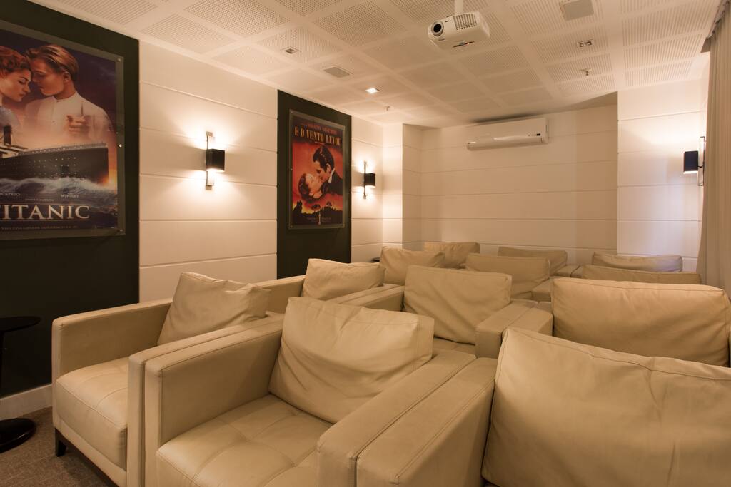 Cinema na área comum do prédio