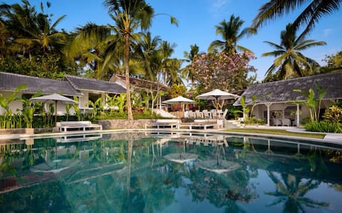 La Balian Villa | 8 BR Retreat Near Balian Beach