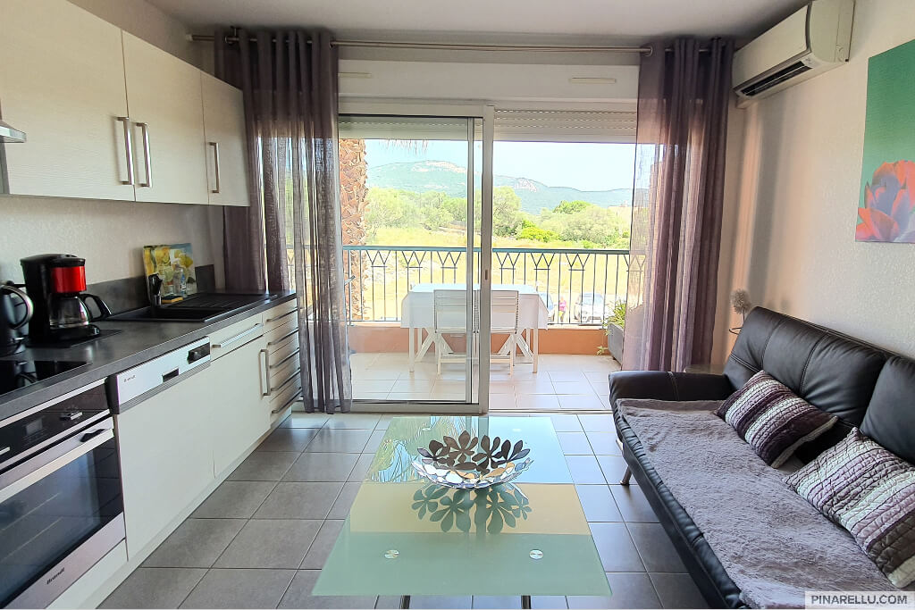 Top performing Airbnb: Apartment rental, Porto-Vecchio marina in Porto Vecchio