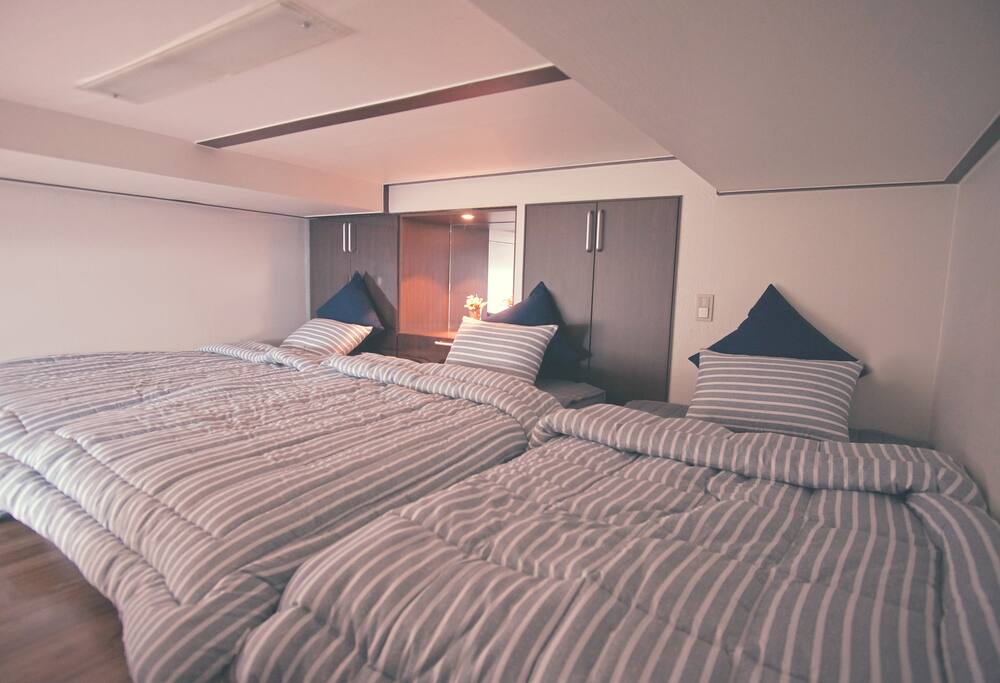 2nd floor (3 single beds)