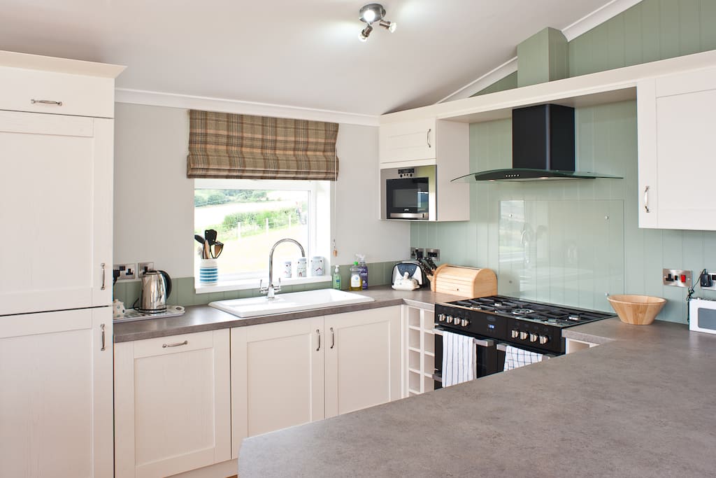 Spacious, well organsised kitchen