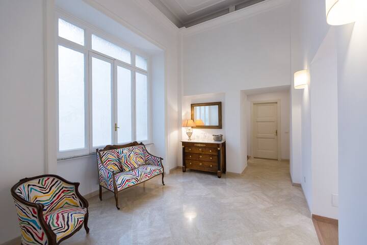 Prestigious Apartment at Via Barberini gallery image 4
