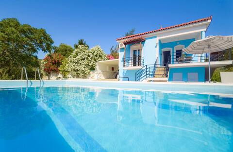 MOUZAKIS VILLAS - HOME....AWAY FROM HOME No2