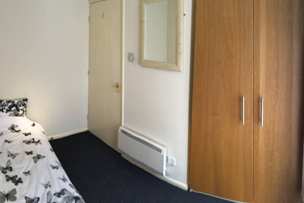 Small and cosy bedroom