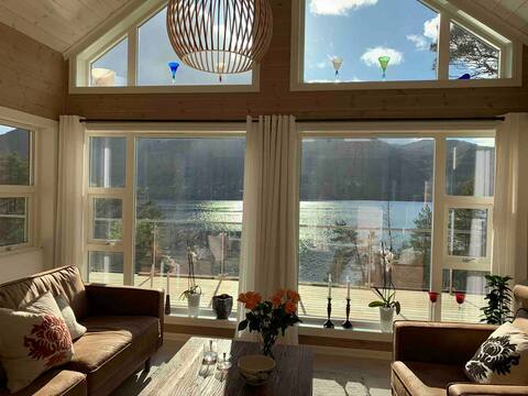 Luxurious cabin by the sea