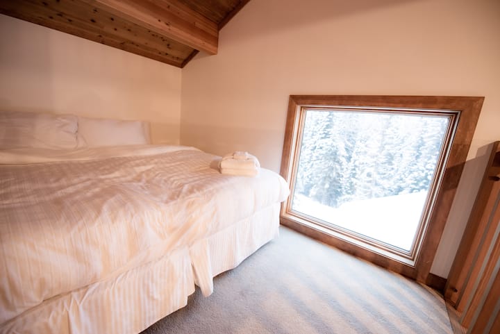 #5 سرير علوي كينج - الطابق الثالث