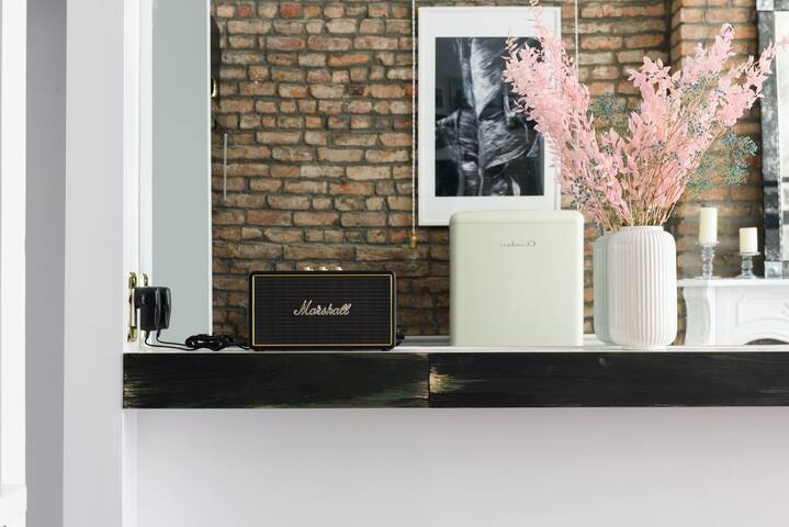 Stunning design Townhouse, landscaped garden, 2BR gallery image 4