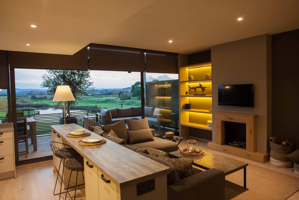 Lovely duplex overlooking the lake on the golf course.