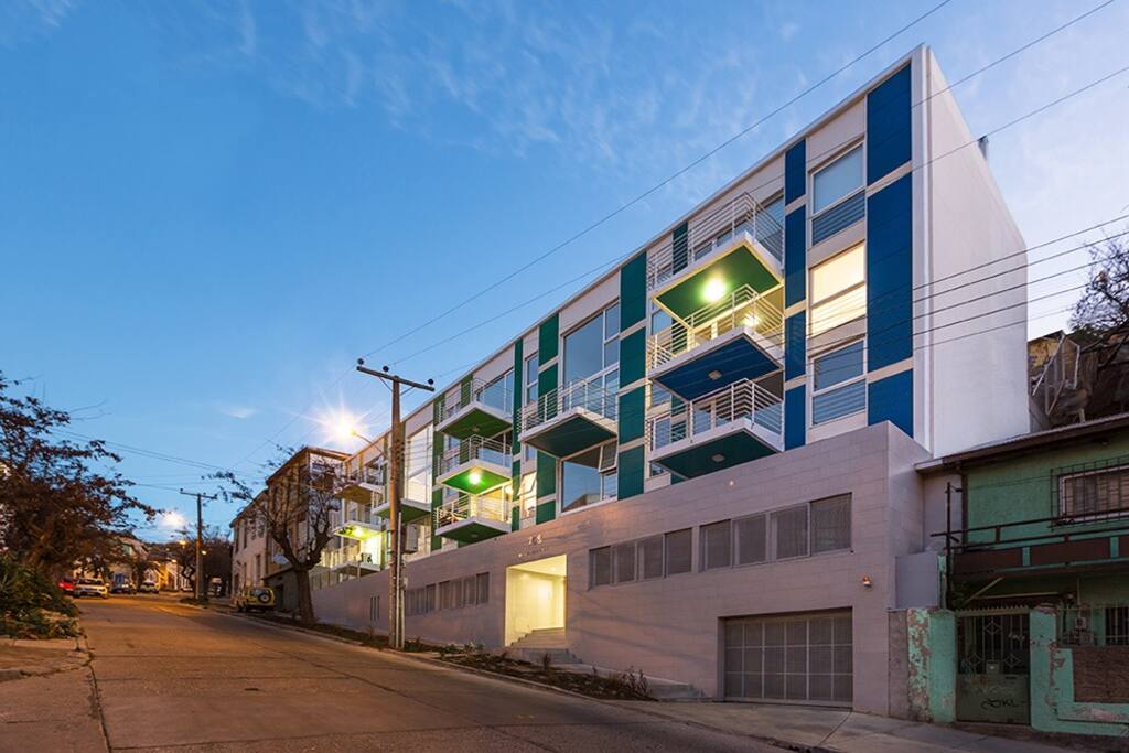 Edificio Croma Loft. Agradable depto con terraza y estacionamiento.