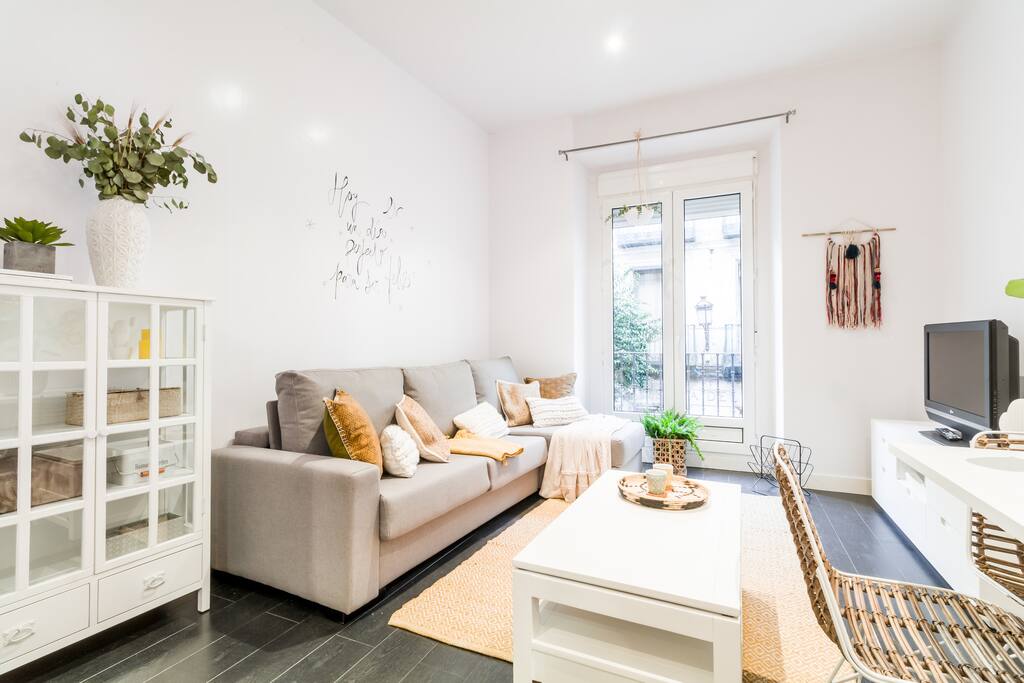 Salón comedor muy acogedor y con sofá-cama!
