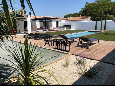 Luxury Architect Villa, Pool, Beach Walking Tour