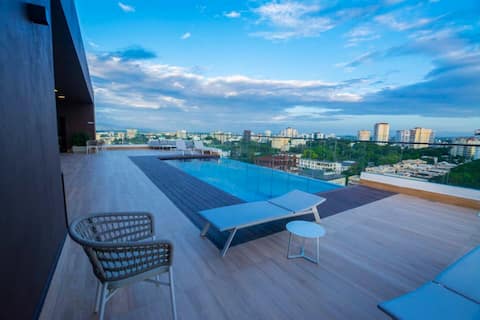 Soha Panorama!13 fl High Floor with view King Bed!
