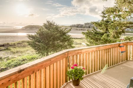 A+ Location,VIEWS!! Ocean Front,Steps to Beach!