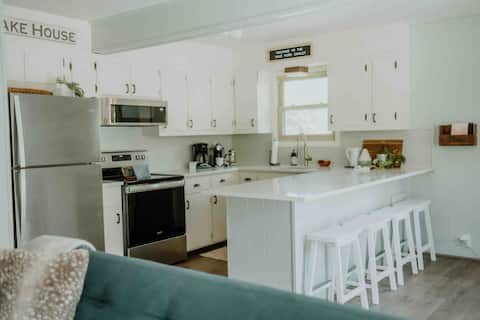 Cheerful 4 bedroom chalet nestled in rhododendrons