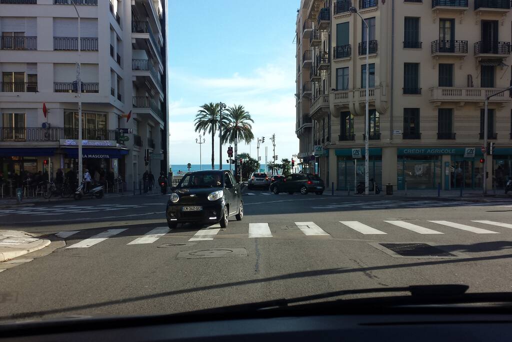 Proche commodités et transports en commun.