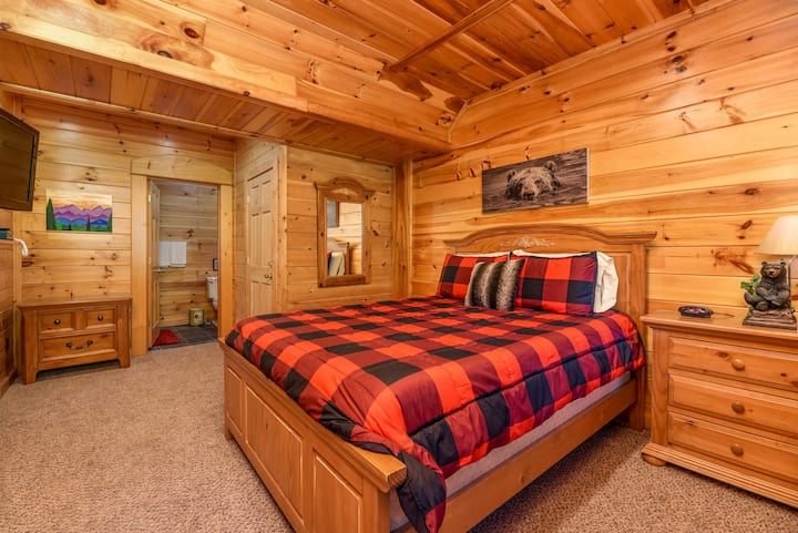 BEDROOM #3 - Downstairs master suite with Queen-sized memory foam mattress includes its own cable TV