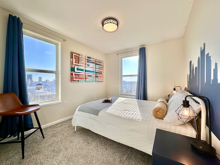 Guest Bedroom with Queen bed