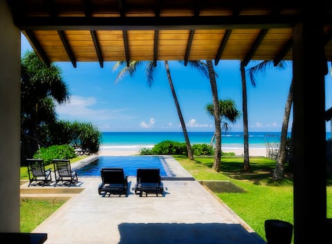 Villananda - Amazing Beachfront Villa With Pool