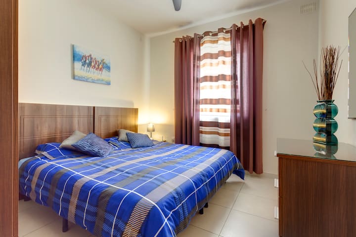 Camera da letto 2 con letto matrimoniale 