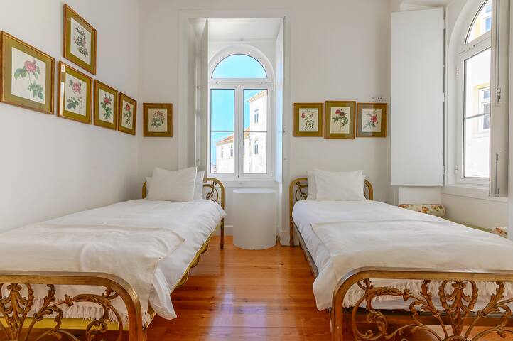 3-Bedroom Apt with Terrace Garden in the Centre gallery image 3