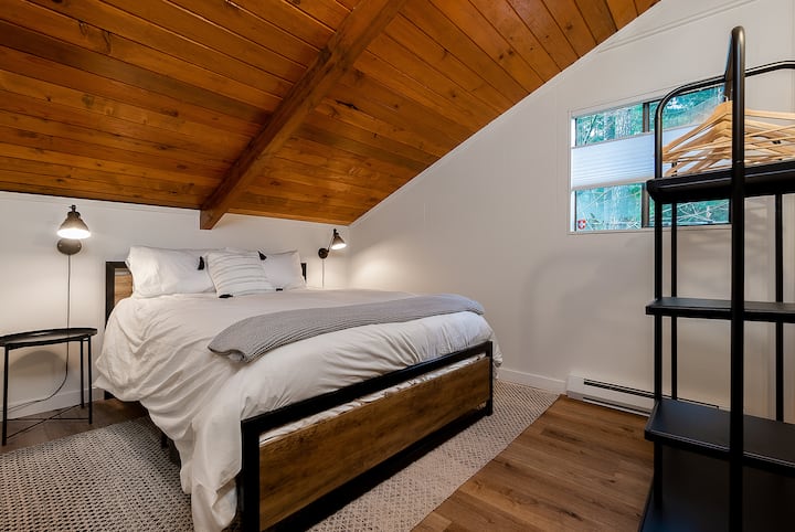 Queen bedroom