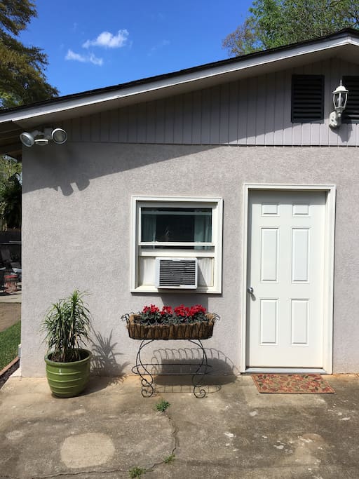 The guest suite front entrance.
