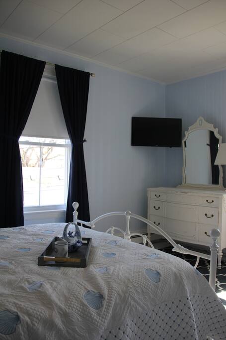 bright, sunny room with 3 large windows
