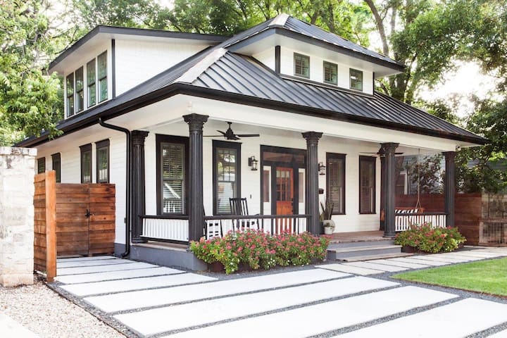 Austin Charmer…Steps to Lake Trails and Downtown