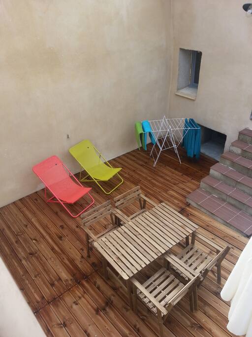 Cour intérieur bien à l'abri du mistral parfaite intimité