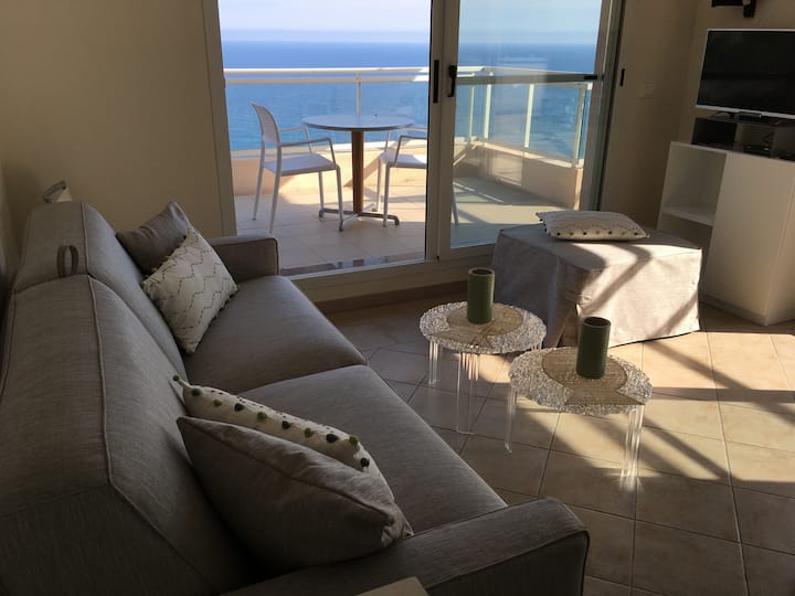 Studio, Top Floor, Amazing Sea Views - Roquebrune-Cap-Martin