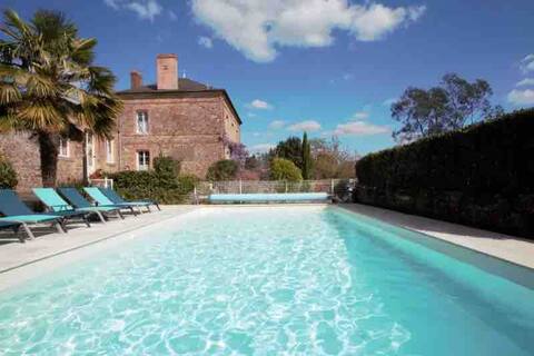 Villa in former heated pool school-6/10 p.