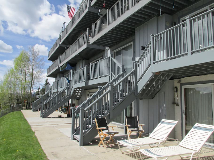 Beautiful Yacht Club Condo