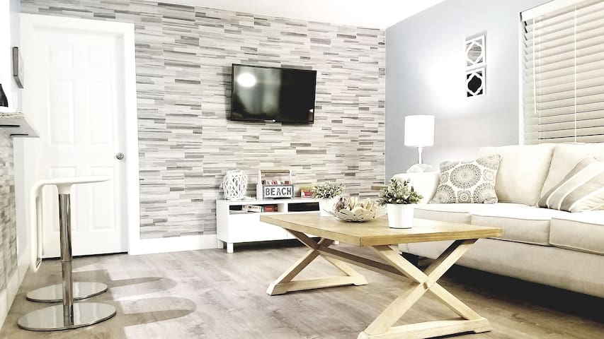 *REMODELED Beach Condo half a block from the ocean