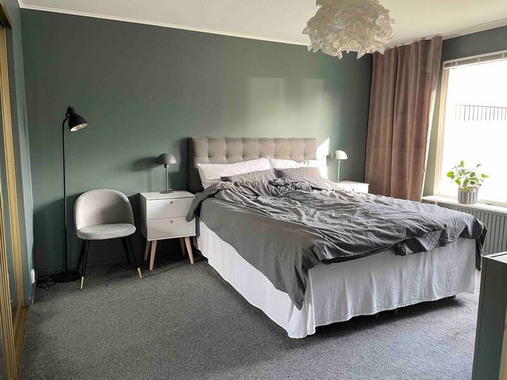 Спалня с двойно легло на долния етаж.