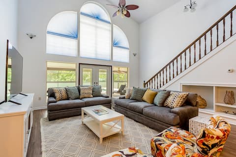 4/2.5 Oak Bahay, Heated Pool! 5min to Beach,4Acres