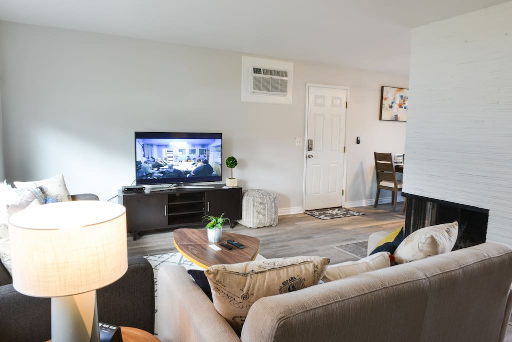 Cozy Living room with 50" TV
