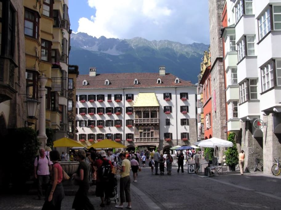This picture was taken directly out of our frontdoor. So you live in the historic centre of Innsbruck. The most important sights, shopping malls, restaurants, bars and clubs, as well as many public transport services are within reach of max. 10 minutes walk.