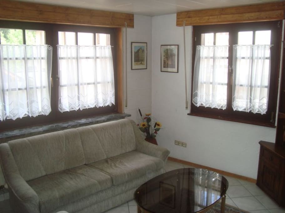 Wohnzimmer mit Schlafcouch / Sitting room with studio-bed