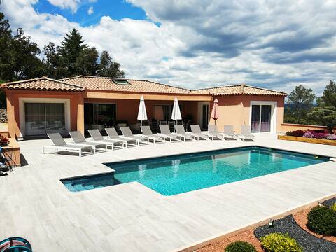 New Contemporary Villa with Heated Pool