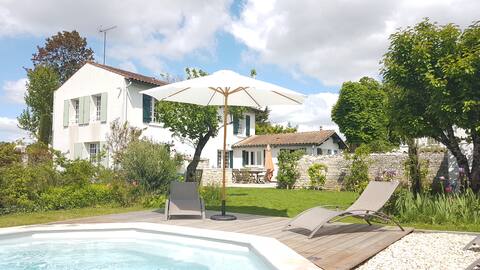 Charming House 8 pers with heated pool 40m²
