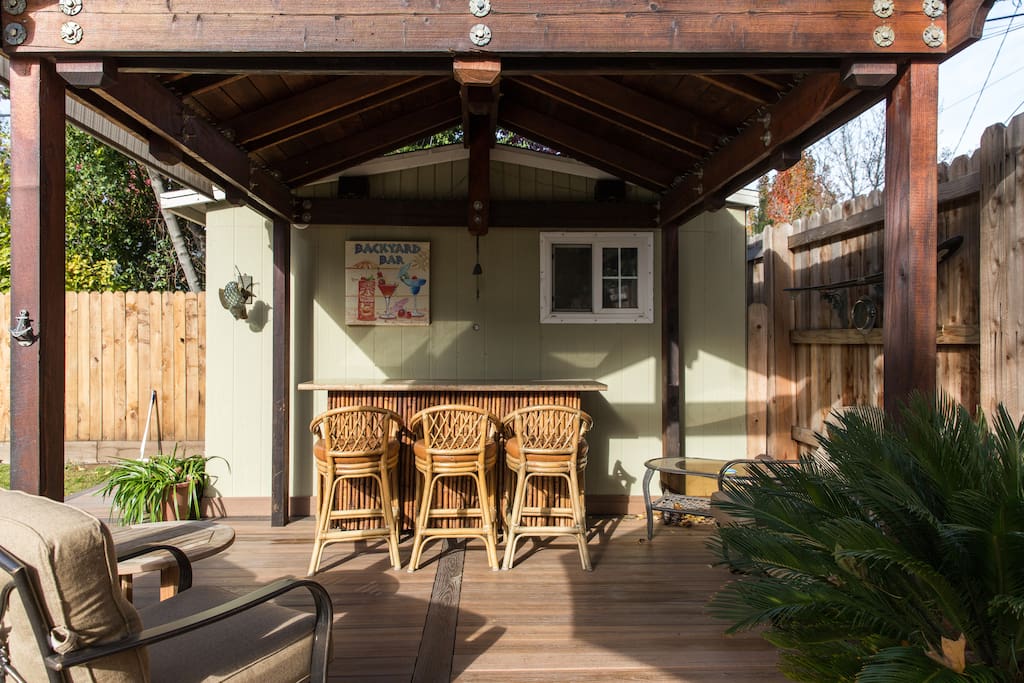 Backyard Tiki Bar!