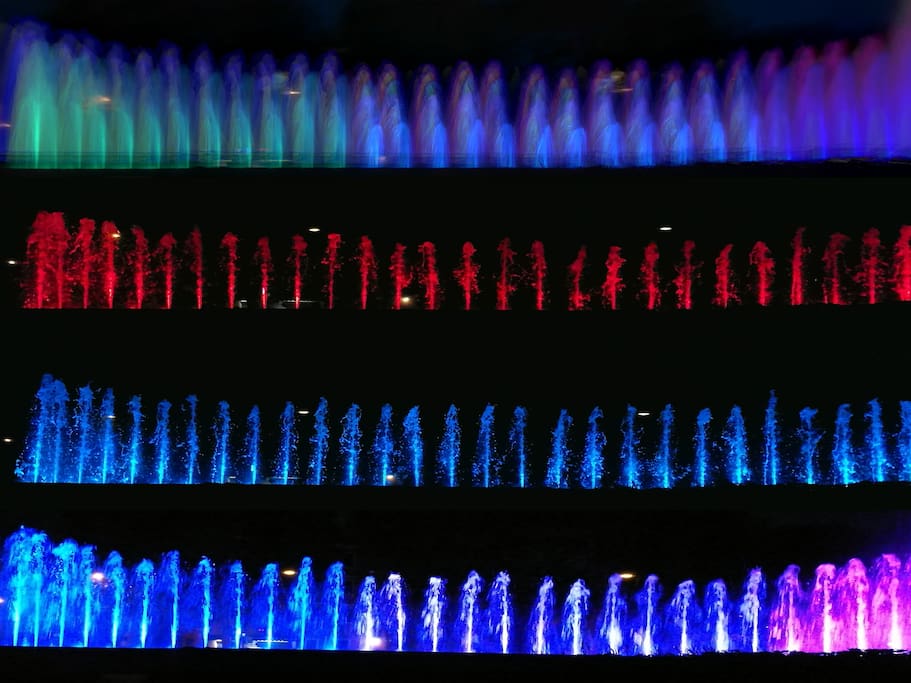 Effetti speciali della fontana durante le ore notturne