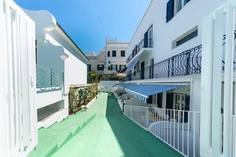 Airbnb con migliori performance: In the heart of the city near the sea a Ischia