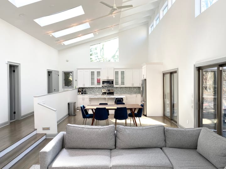 Modern East Hampton Home W/ Open Layout And Pool - イースト・ハンプトン, NY