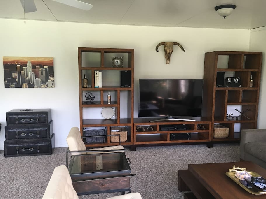 Entertainment center